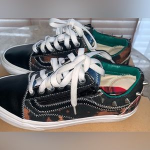 Women’s 7.5 Old Skool Vans